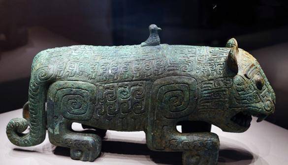考古学家们发现,关于商朝的文物,在殷墟里发现一件又一件,关于商朝的