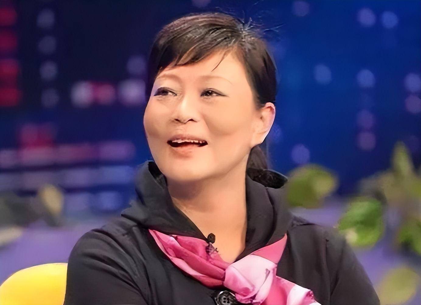 侯耀文前妻袁茵:婚内出轨师侄戴志诚,带女儿改嫁,如今怎样了?