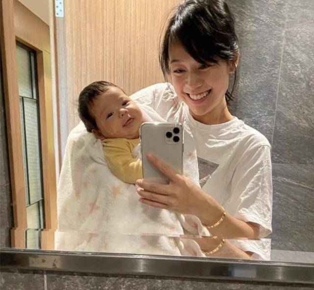 黄心颖受访自曝近况,复出之心不死不会改行,有楼出租无经济压力