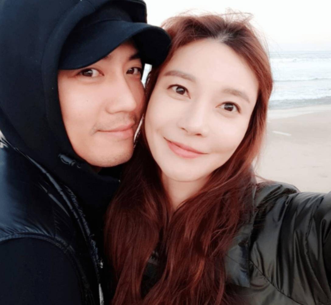 19岁为父还债的她,与李东健苦恋1年分手,如今苦尽甘来获真爱_车艺莲