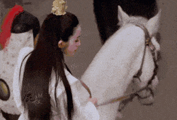 港风女神气质_那些年港片女神的风采_港风妆容穿搭风格