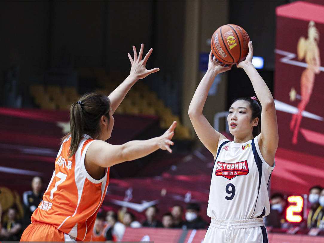 四川女篮3分险胜内蒙古,巨无霸发挥失常仅得2分_比赛_篮板_李月