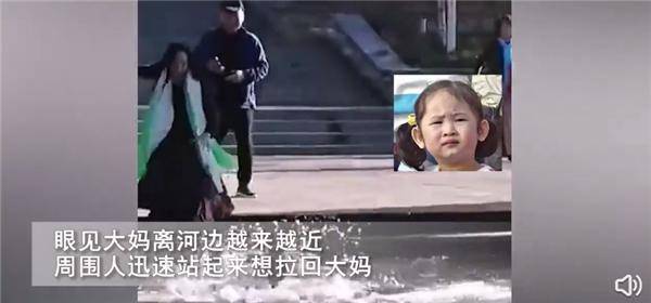 大妈跳舞过于沉醉把本身转到湖里 世人想拉拉不住：网友笑趴