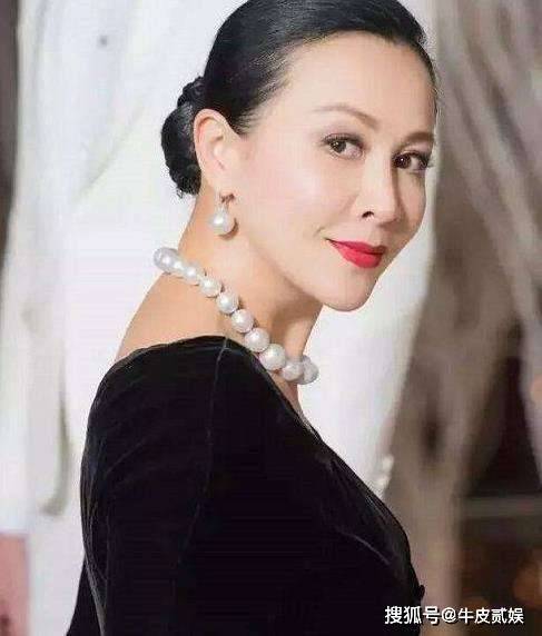 港风女神气质_港风妆容穿搭风格_那些年港片女神的风采