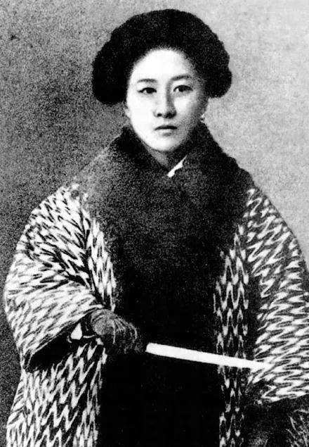民国奇女抛夫弃子去日本留学,回国后被处以极刑,无人敢收尸_秋瑾_女性