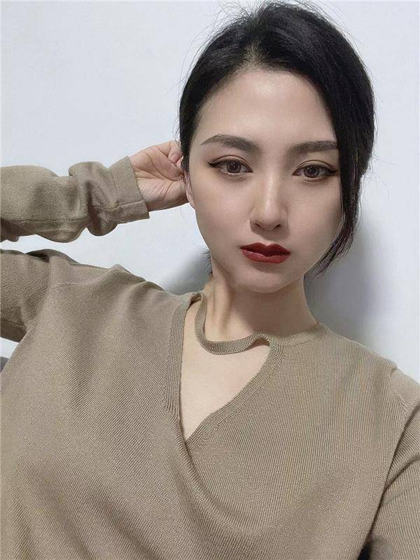 刘洲成前妻曝其拖欠抚养费,四年从未探望女儿,曾在孕期多次家暴