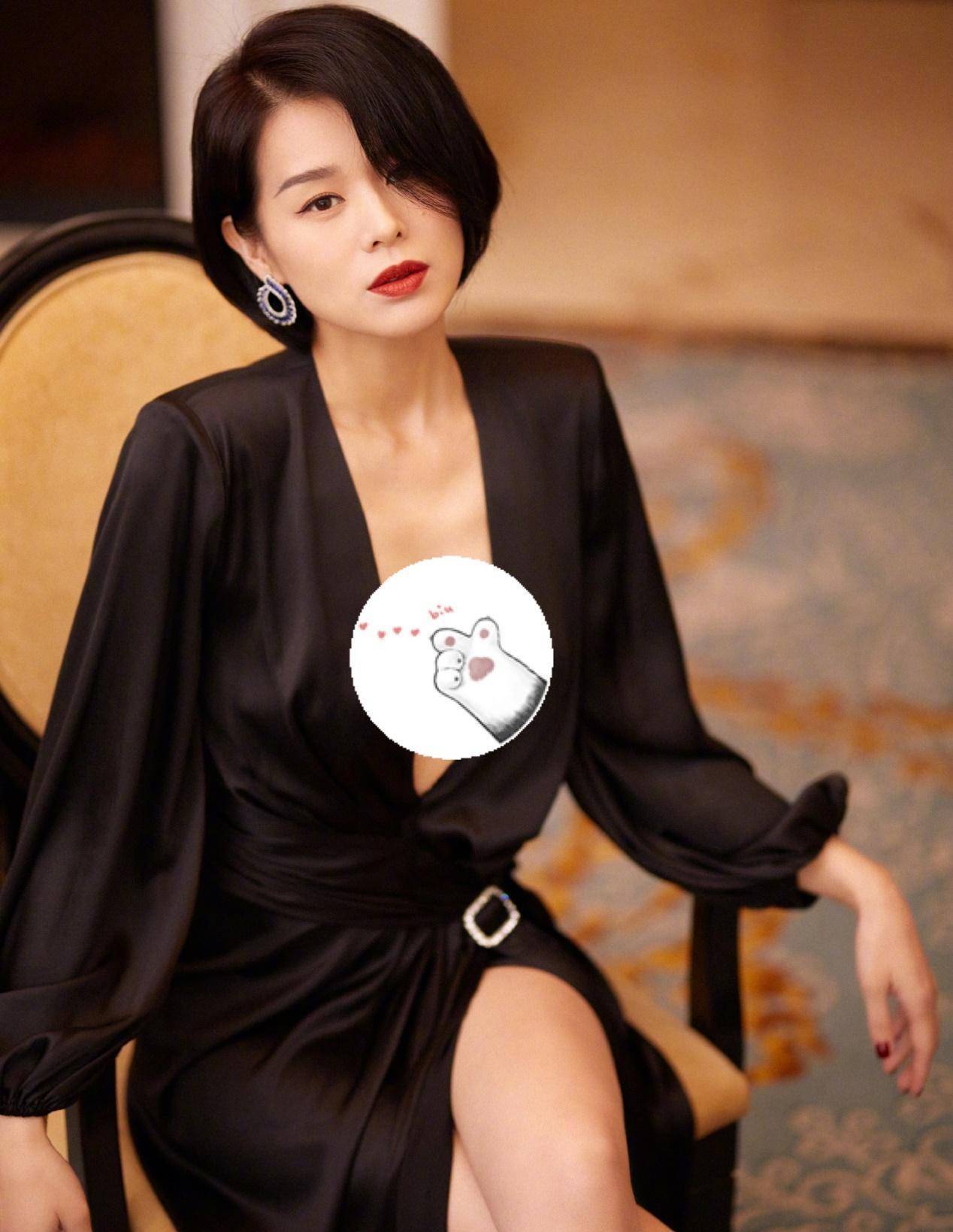 40岁胡杏儿真敢穿!
