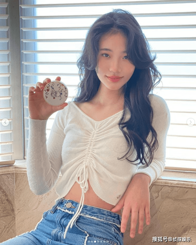 小S二女儿晒自摄影，14岁许韶恩妆发成熟，露齿笑标致诱人星范足