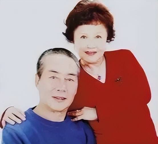 艺术家杜雨露:因肺癌去世,葬礼仅6人参加,妻子的坚持让人感动_朱咏钰