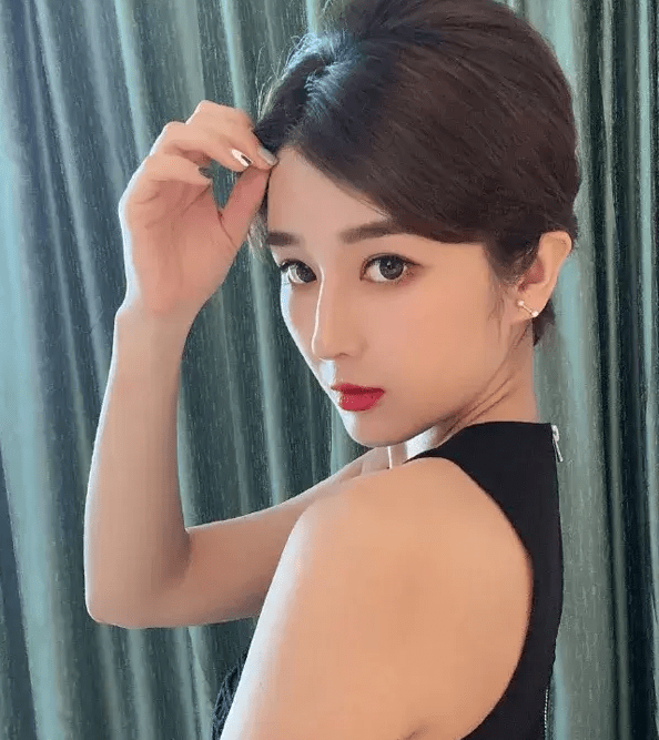 张莫涵晒清华录取通知书,曾疑似被张培萌家暴,真是又有颜又有才_因为