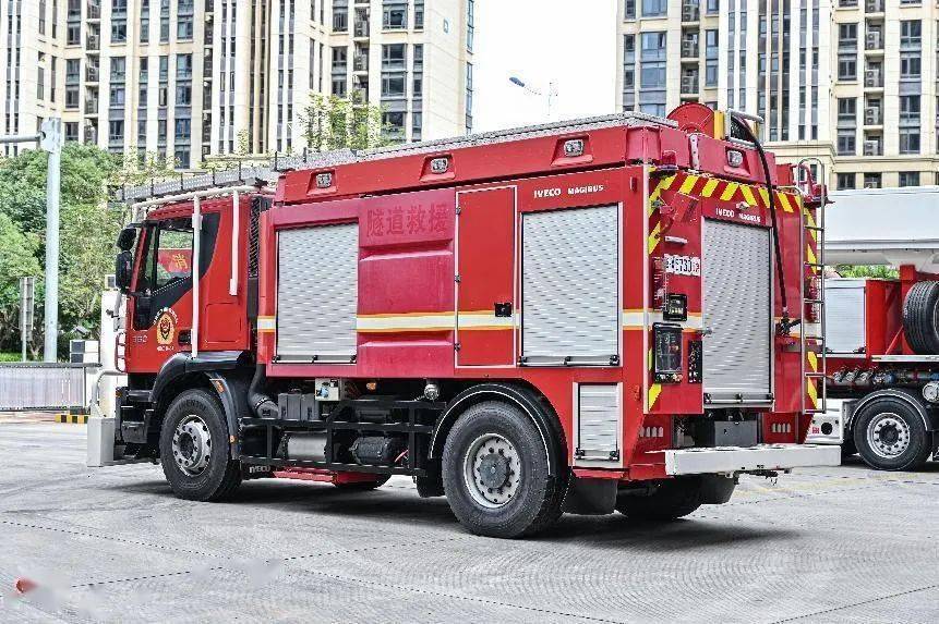 车友来稿|马基路斯隧道多功能消防车,直击隧道最深处!