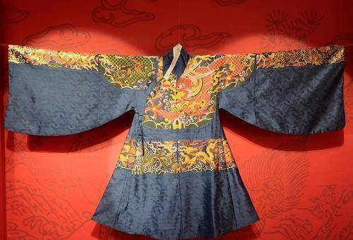 在明朝时期,飞鱼纹饰溯源及其衍变有何特点?_造型_中国_形象