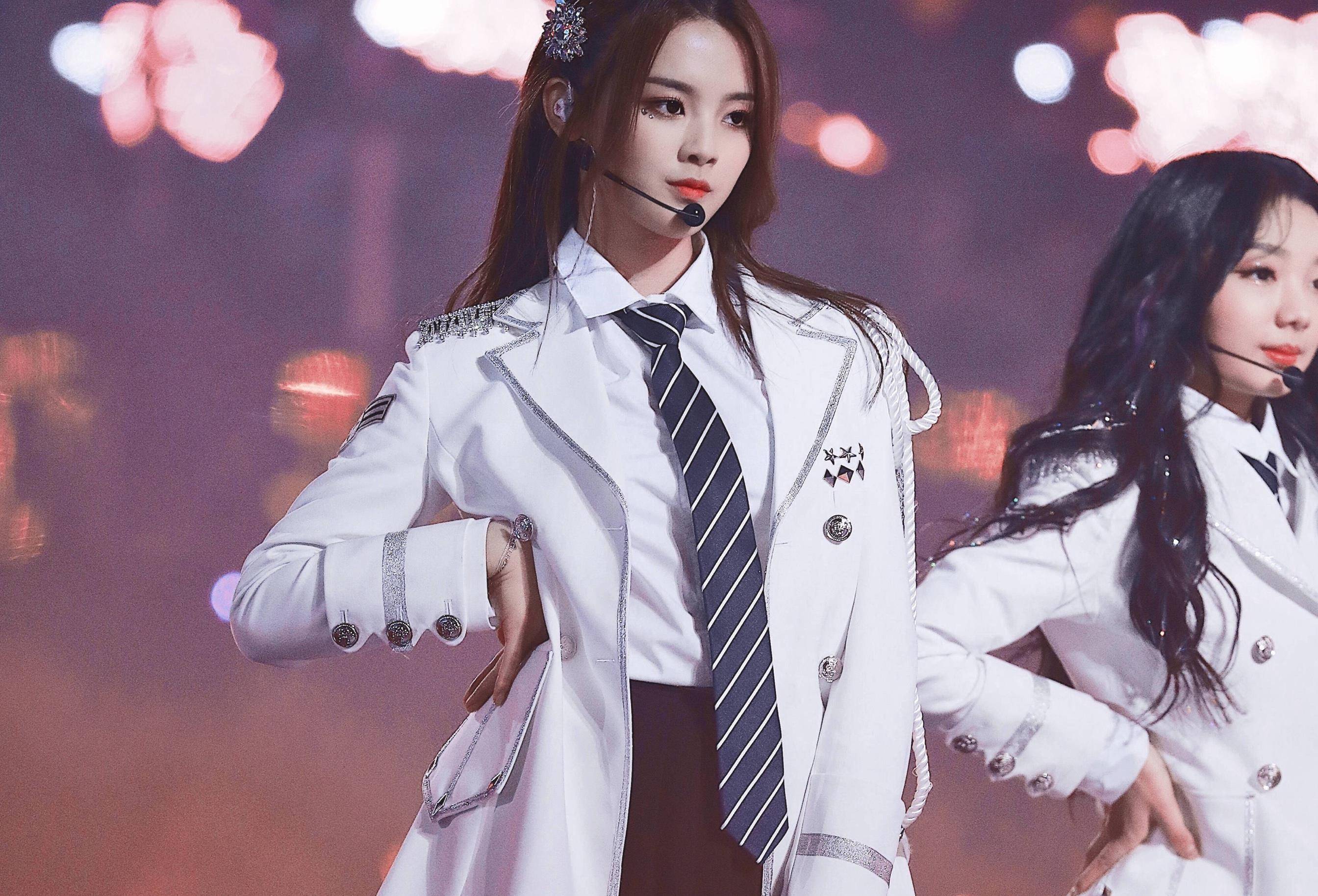 王源与贾乃亮翻脸,直到杨超越这张照片曝出才得知原因_关系_因为_团队