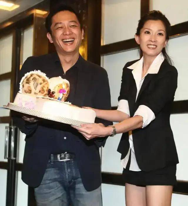 53岁陈昭荣被曝出轨后,认了与太太27年婚姻早已破裂_女子_直播_台湾