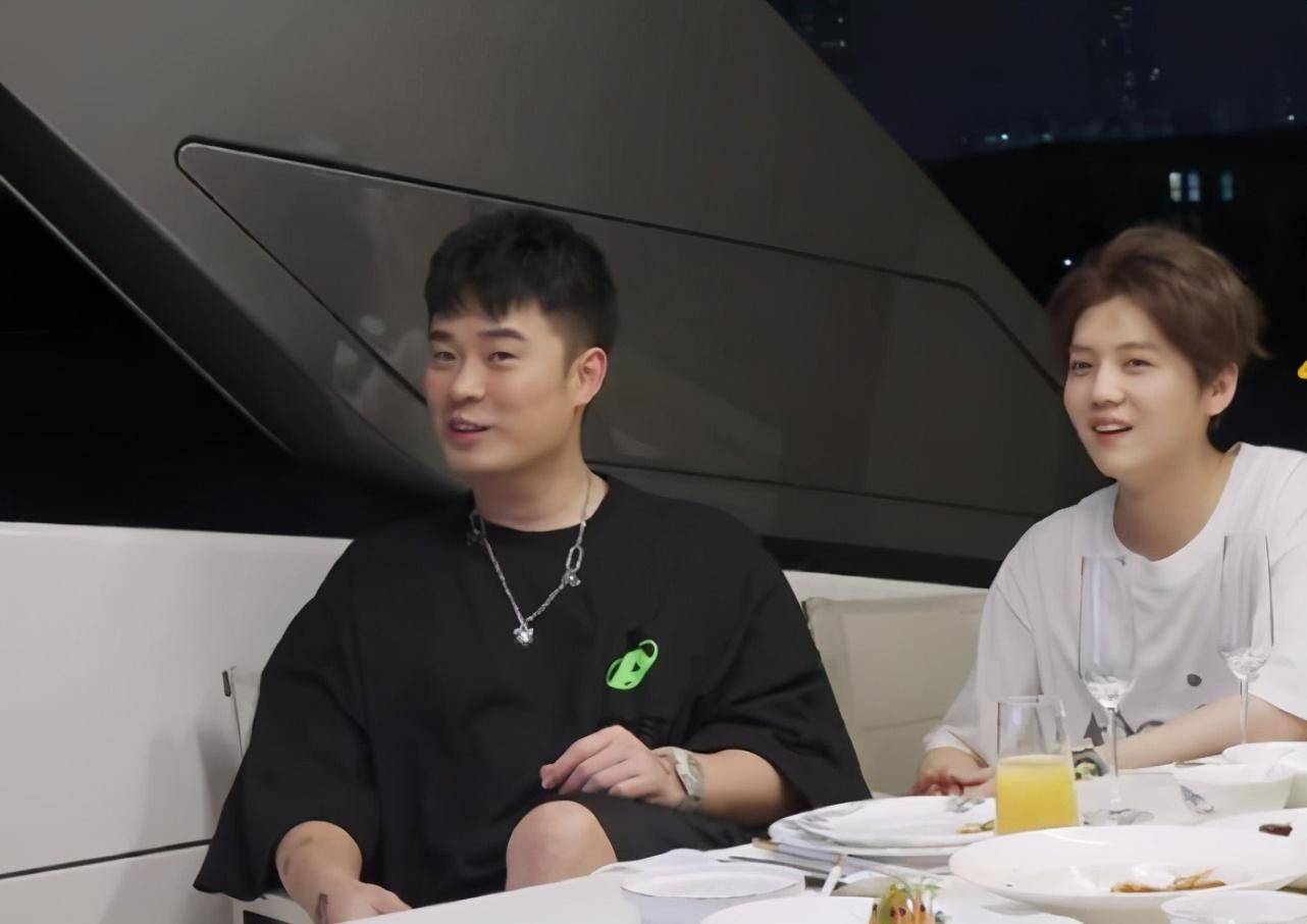 哈哈:鹿晗提关晓彤被消音,口型暴露说的内容,幸亏节目组反应快_邓超