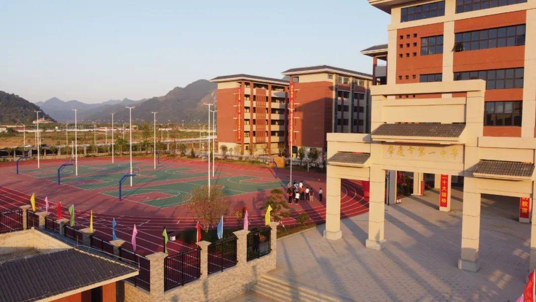 肇庆一中江滨校区初中部投入使用