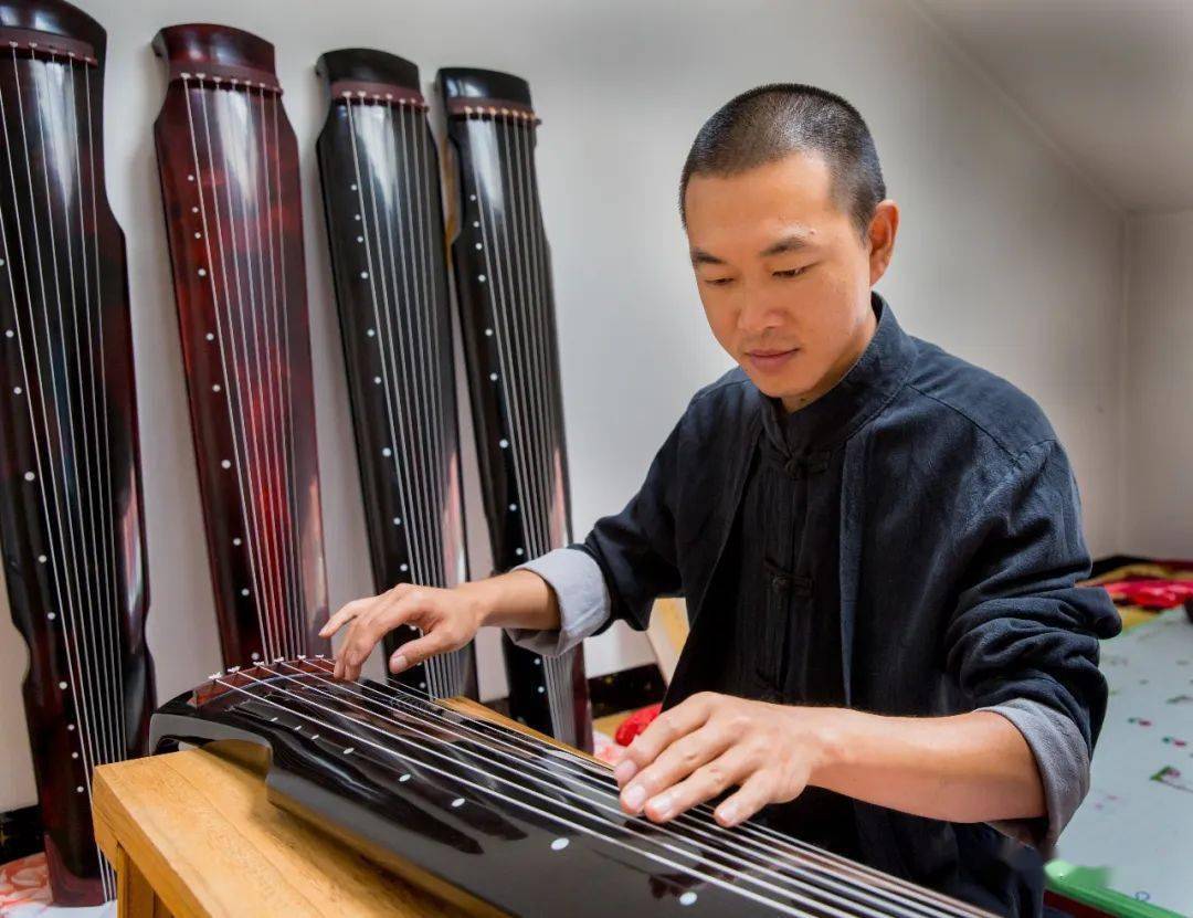 静乐名人杜威——执著追求艺术的工匠师_古琴_乐器_带着