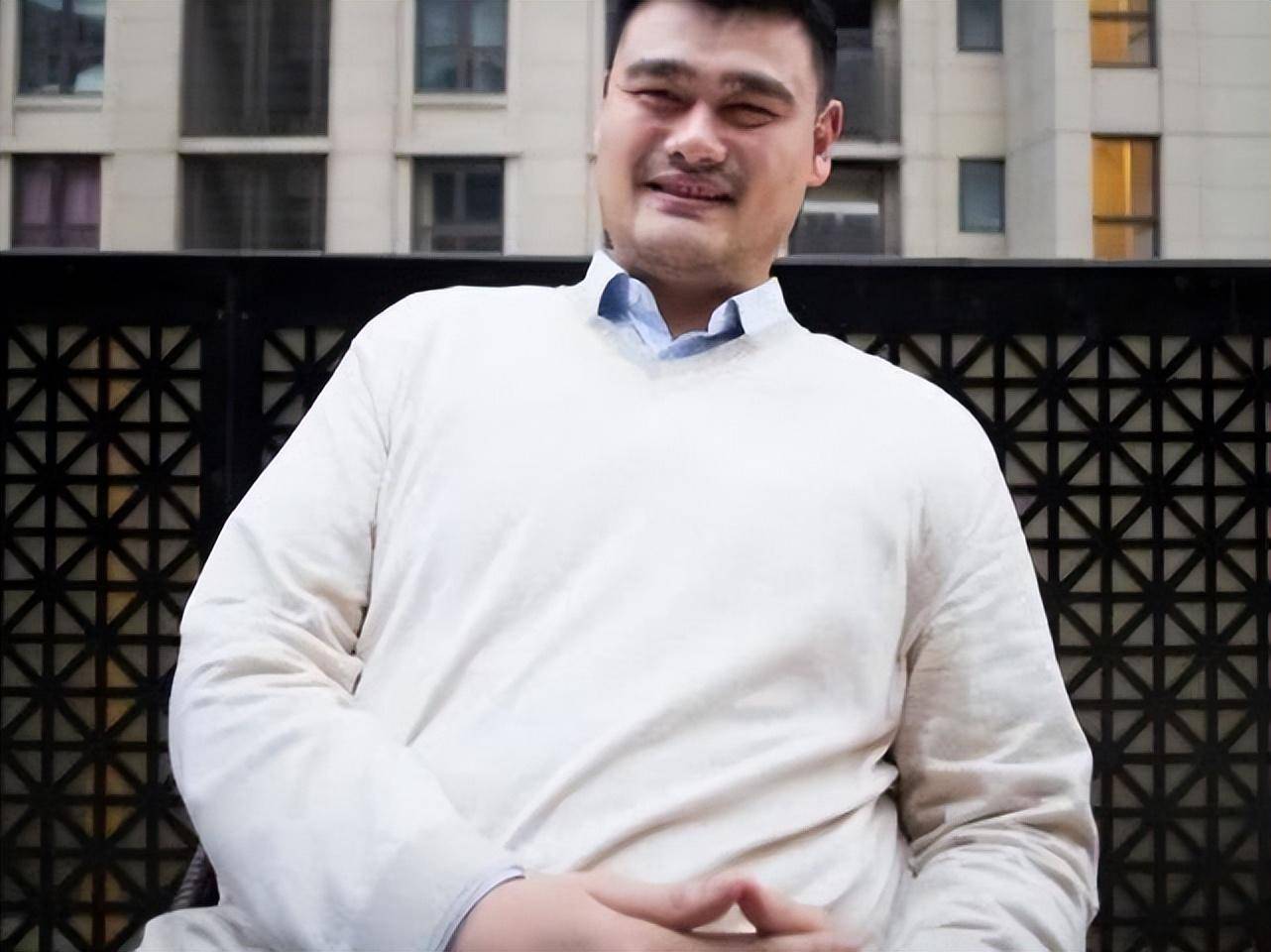 姚明体重超400斤引担忧 妻子叶莉坦言生活不方便