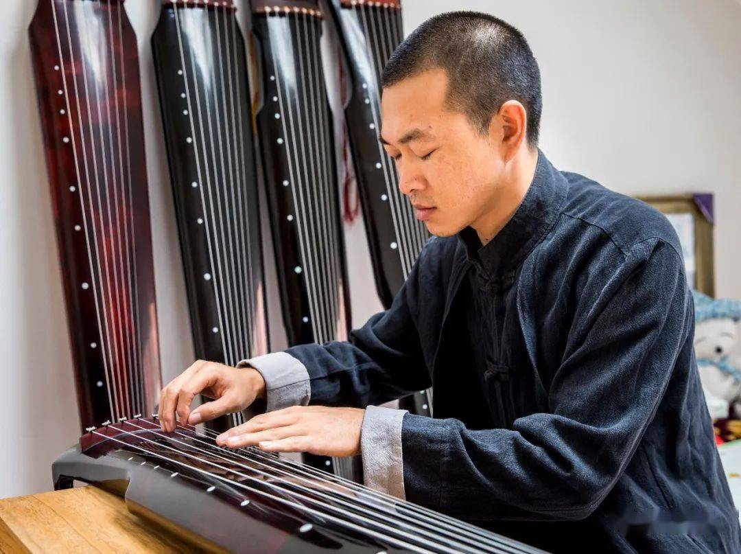 静乐名人杜威——执著追求艺术的工匠师_古琴_乐器_带着