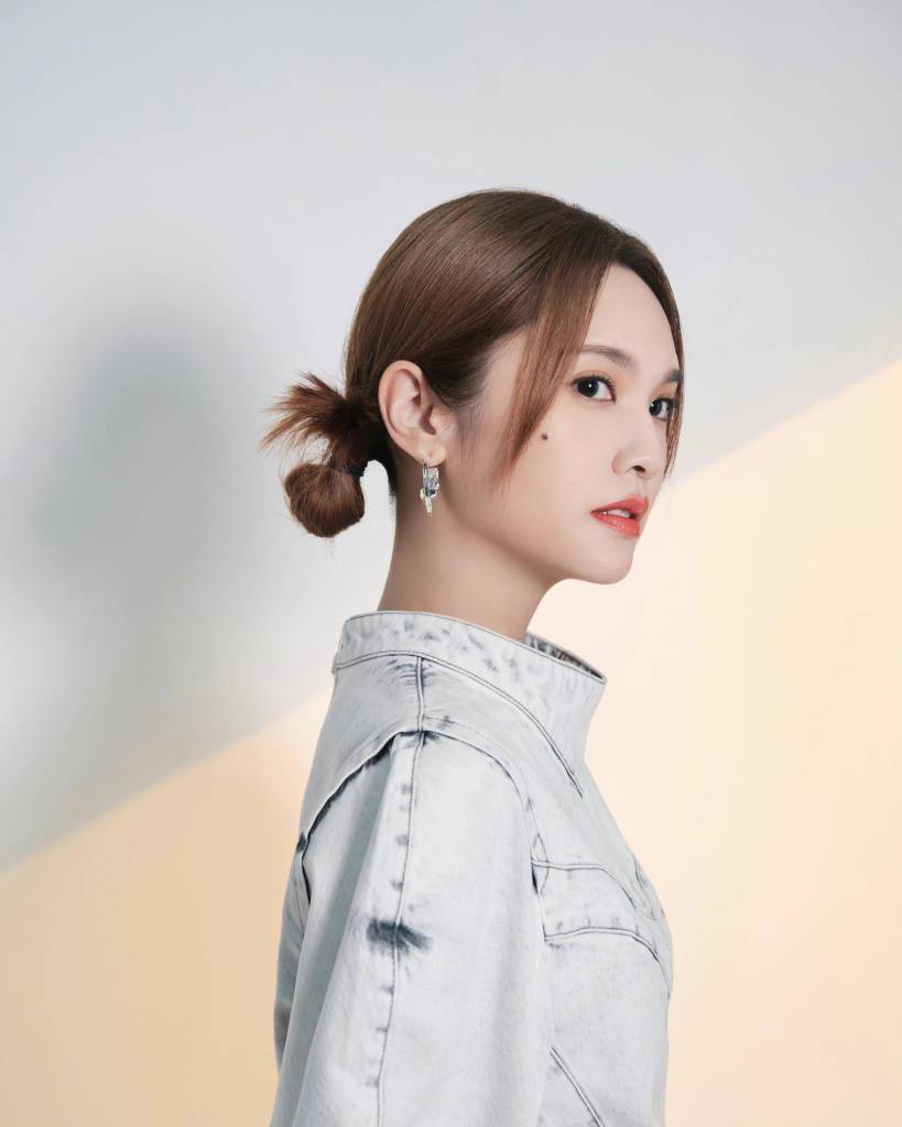 杨丞琳《我们的歌》最新写真 牛仔套装俏皮前卫_杨丞琳_牛仔_写真