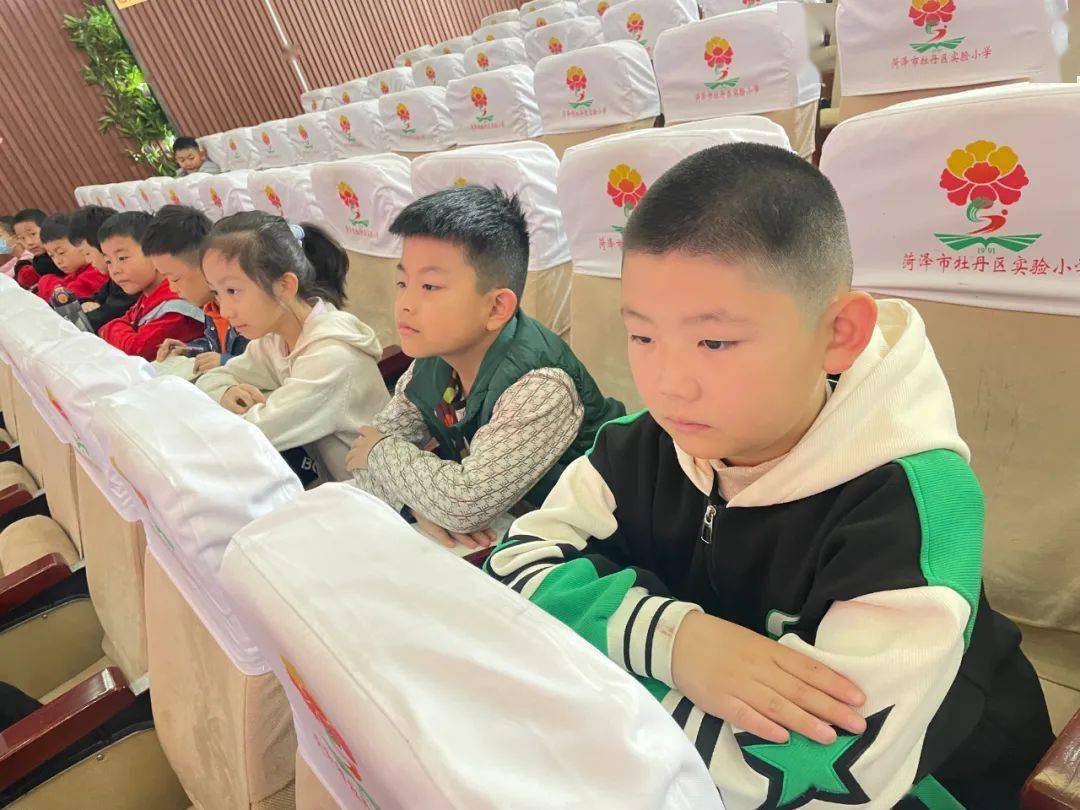 作文素材】2022中考优秀作文《莫辜负青春韶华》《我的励志故事》《将诗意写进生活》《以书为舟》等6篇, 收藏学习_搜狐网