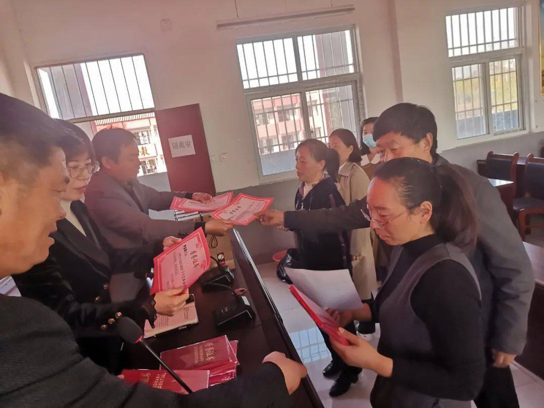 汝南县东官庄镇二中:67青蓝同心,携手筑梦_教学_工作_经验