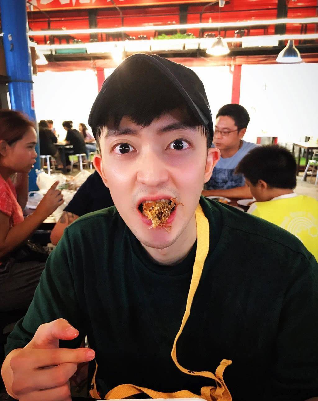 所以说,其实陈威翰也算是比较敬业的了,毕竟能够挑战自己,饰演那么毁