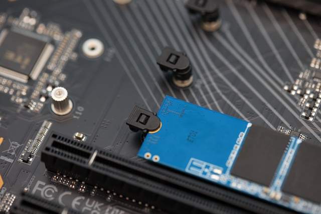 就是这么顶，超豪华供电，技嘉小雕X670 AORUS ELITE AX主板评测体验