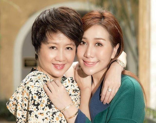 从叛逆千金到嫁学霸,何超盈经历了什么?梁安琪嫁女可以有多豪?