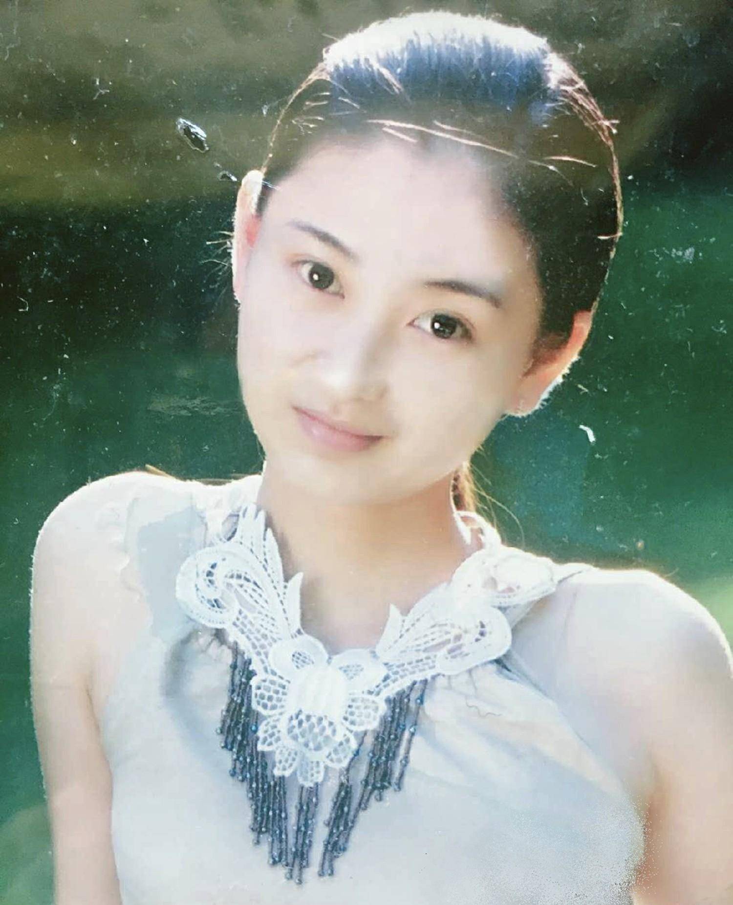 "沈眉庄"斓曦晒素颜近照,36岁古风气质不减,曾为爱嫁音乐才子_作品