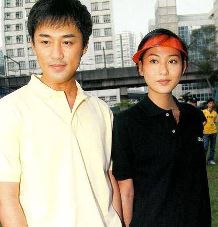 刚出道的时候,李彩桦与林峰两个人因戏生情,当时他们的事业都是上升期