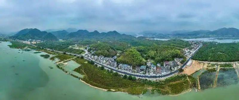 李永平介绍,天溪湖是分水镇南堡湿地公园的核心区域,风景秀丽,旅游