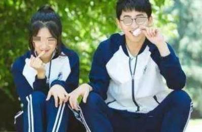 哥哥和女友领证没几天，妈妈听了亲家的话后，哭着求哥哥离婚