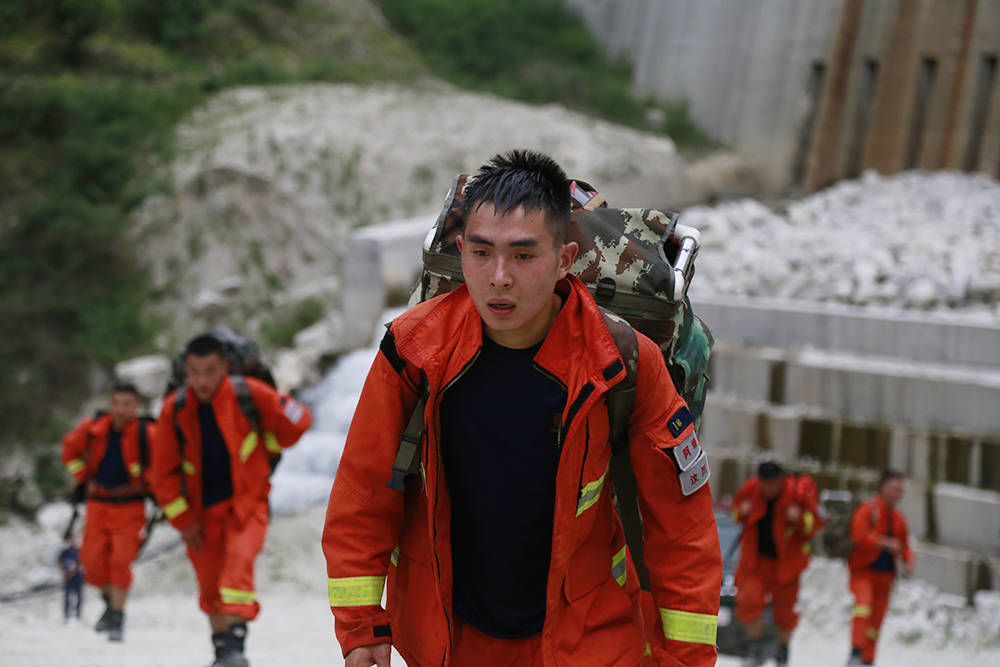 四川23岁森林消防员支援湖南扑火时牺牲，危急关头他留最后