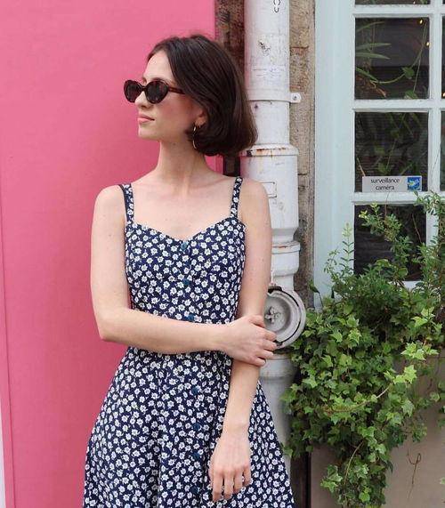 三星16岁小公主穿裹身裙秀身材,颜值太高了_李妍贤_时尚_高跟鞋