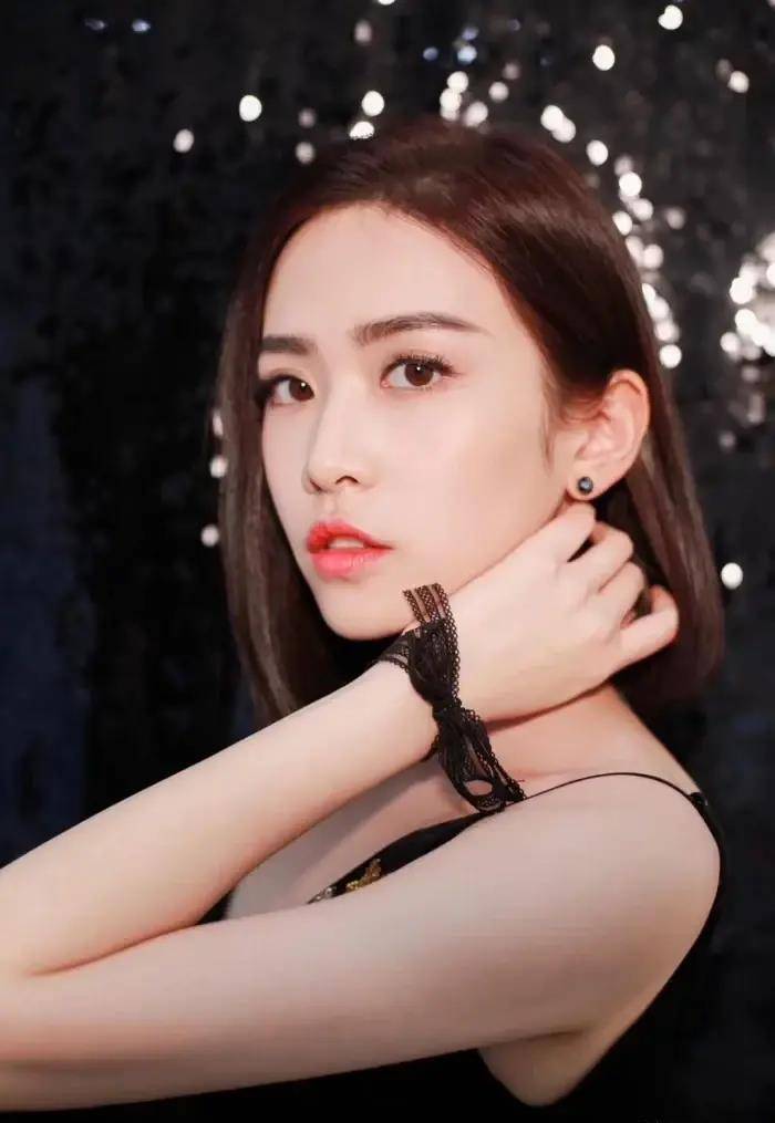 刘美彤_衣服_人物