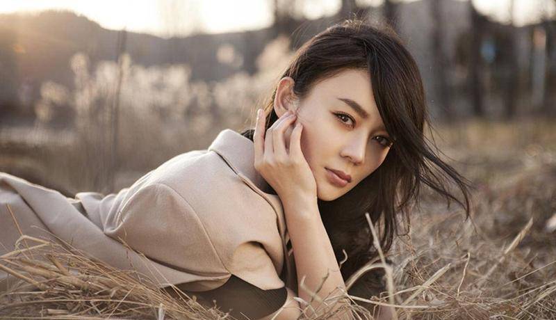 33岁袁姗姗拍摄写真,也穿露脐上衣,露出一截马甲线惹人羡_运动_钱枫