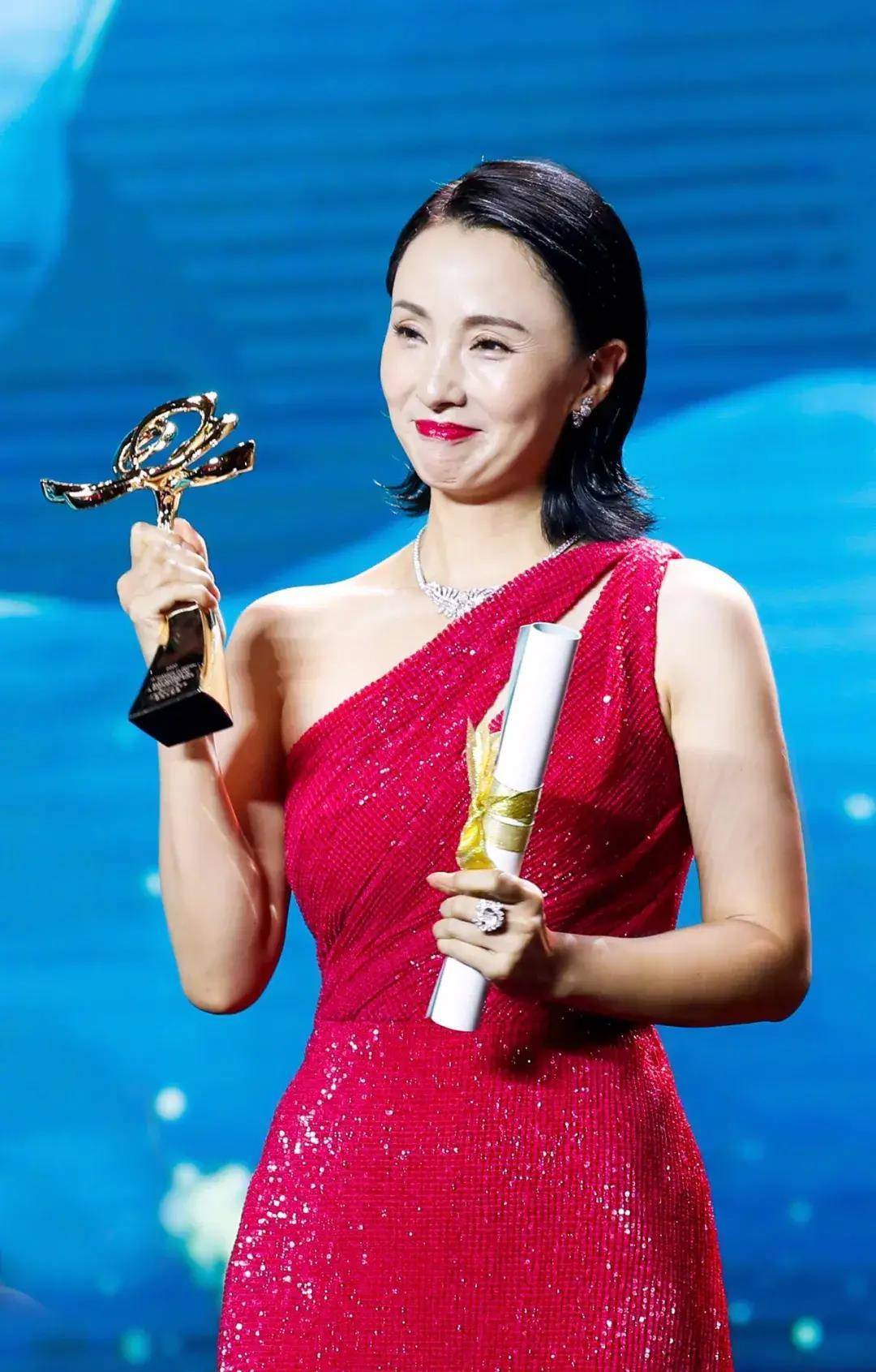 老戏骨迎来全面胜利,陈宝国,闫妮分获最佳男女主角奖,田雨和陶虹则