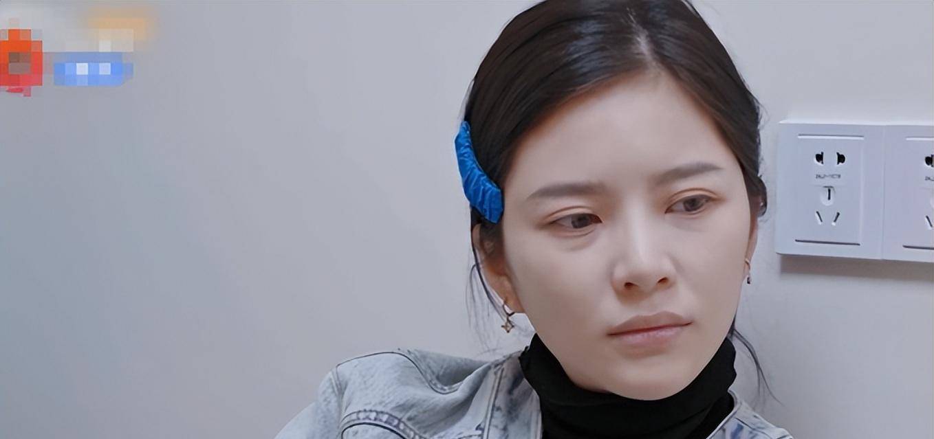 与大明星杜淳相比,王灿的简历要逊色的多,加上她有过一段婚史,网友