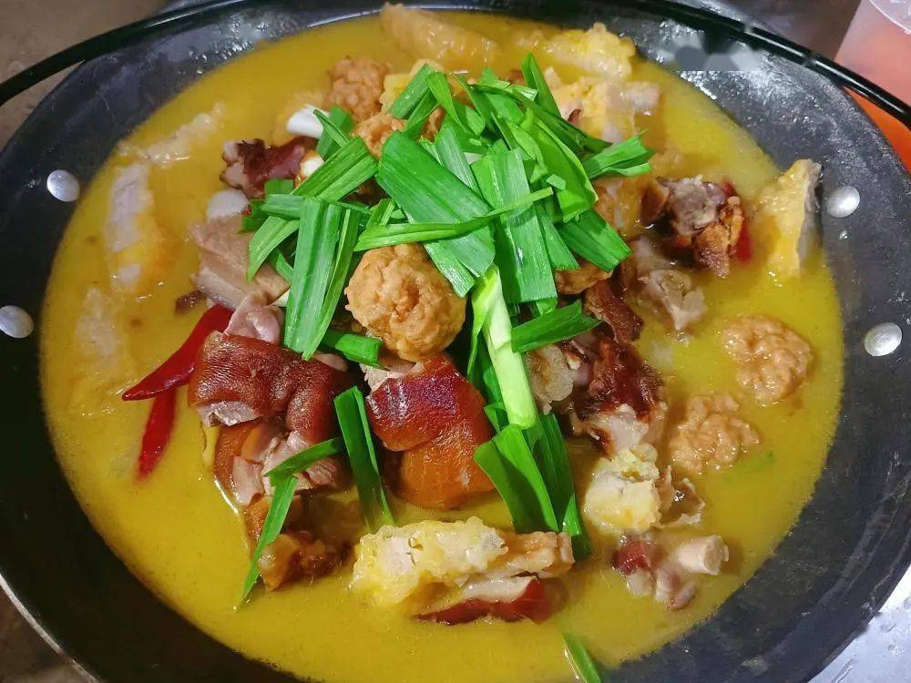 腊猪蹄吊锅02武昌鱼的做法很多,大家知道的可能就是红烧武昌鱼,其实葱