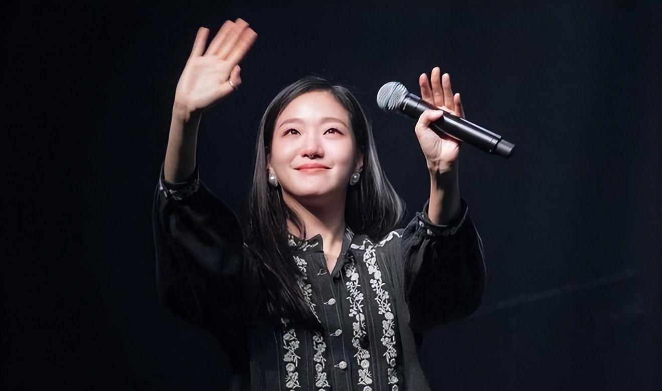 鬼怪新娘金高银:奶奶去世惊动大半财阀,被质疑靠背景立足演艺圈_中国