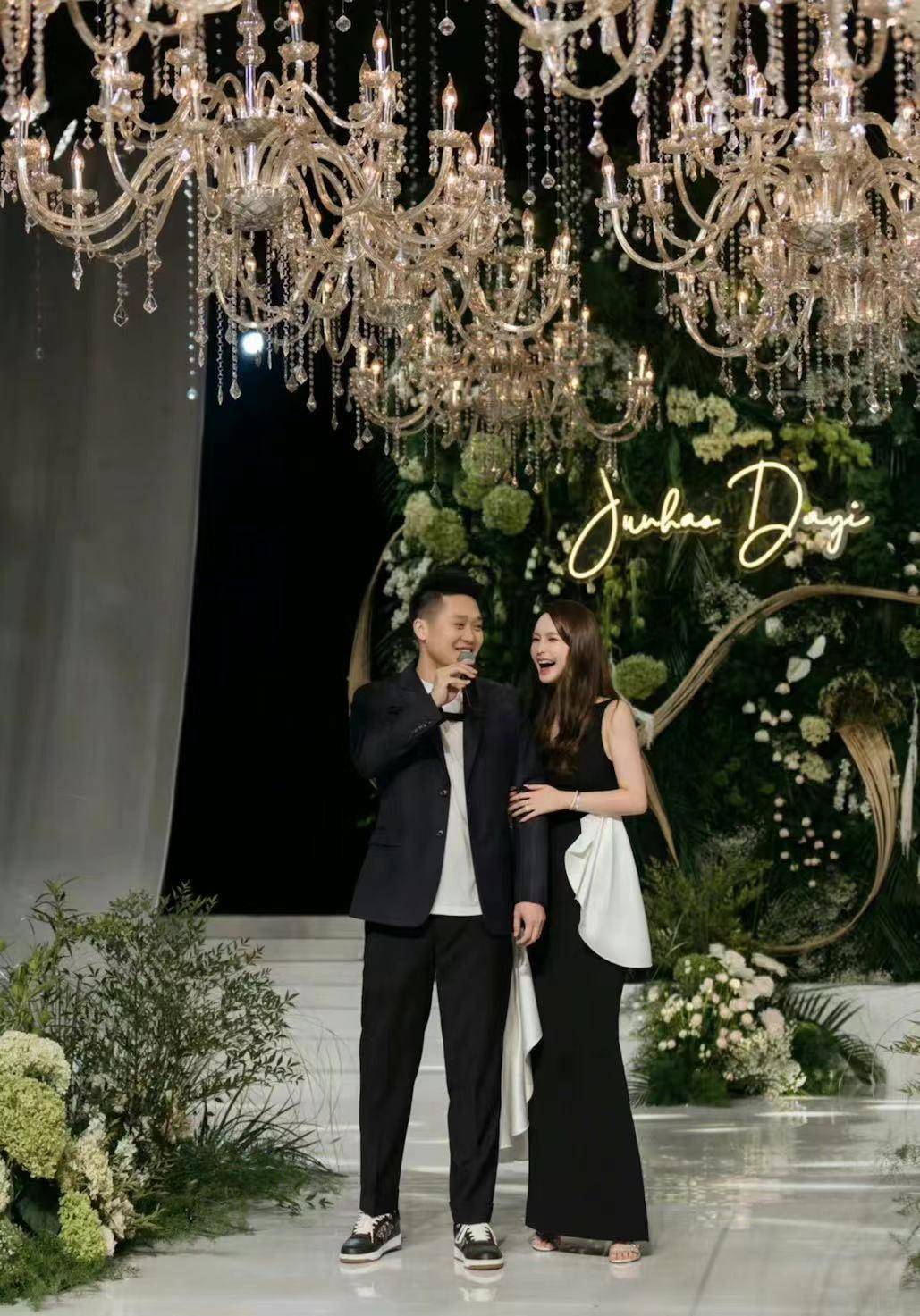 网红张大奕订婚,男方疑是实力雄厚的地产富二代,和蒋凡已经翻篇_廖