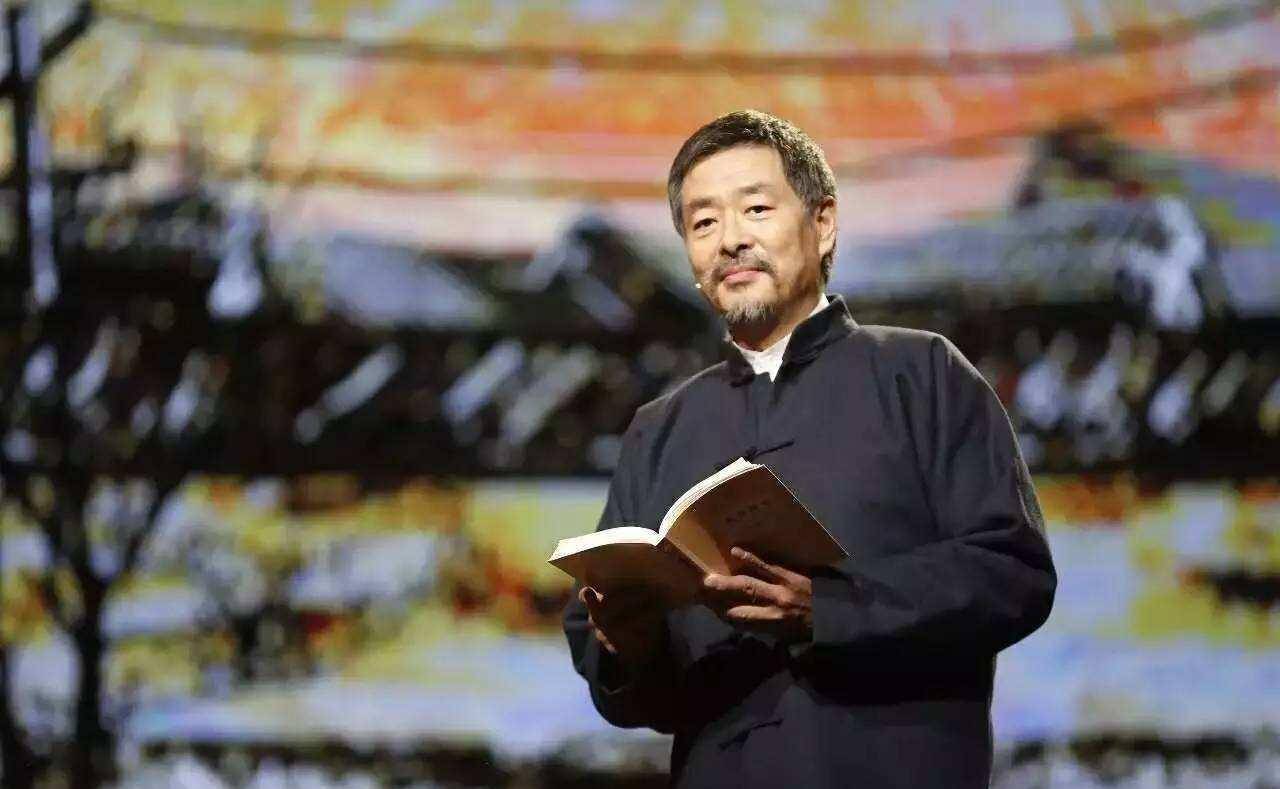 66岁濮存昕近照曝光,憔悴,驼背很难辨认,令人心疼不已_舞台_话剧