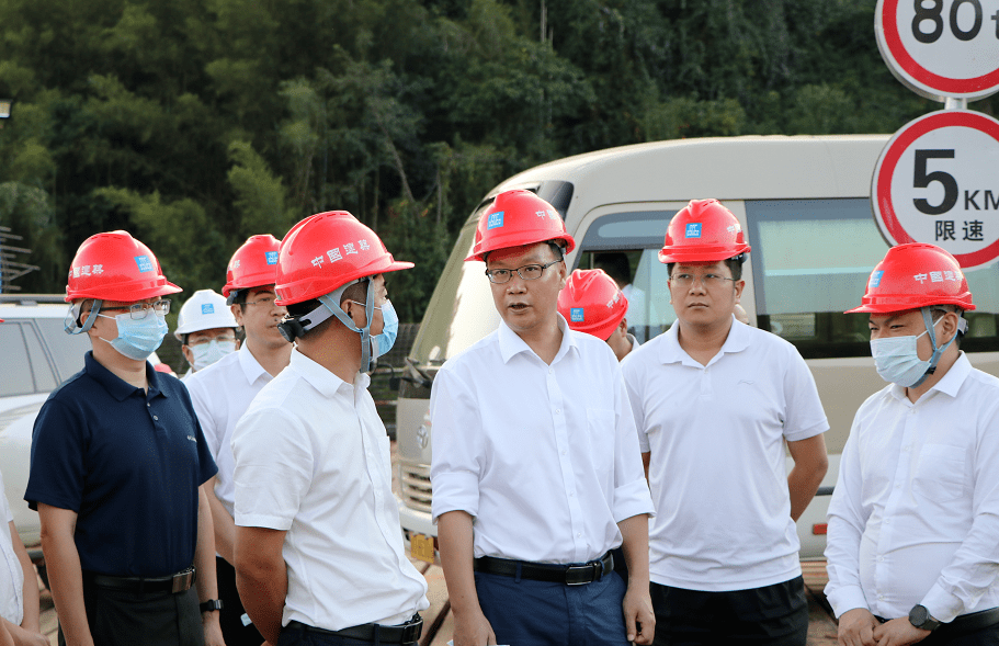 李亚旭实地调研中线公路改造工程,环贺江乡村旅游公路升级改造工程