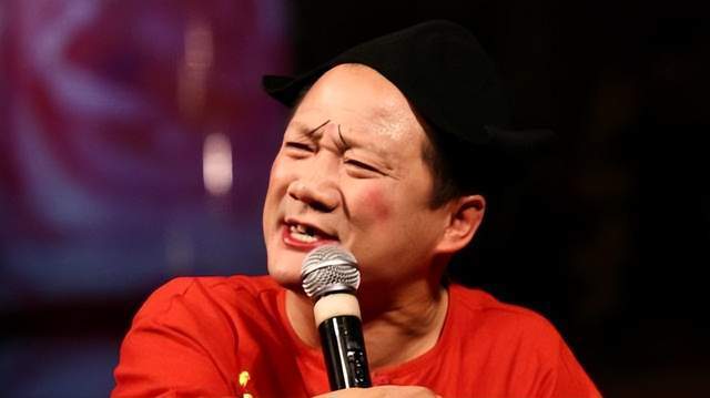 唐鉴军的负心情史,与原配离婚娶搭档,53岁和小美女牵手再起风波_孙