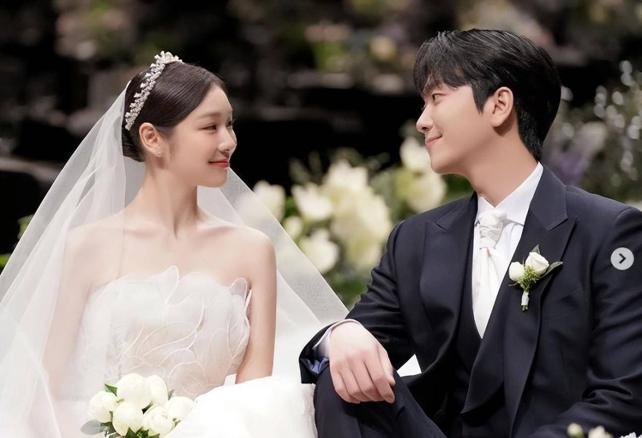 "花滑女王"金妍儿大婚,一袭婚纱美呆了_迪奥_婚礼_新郎
