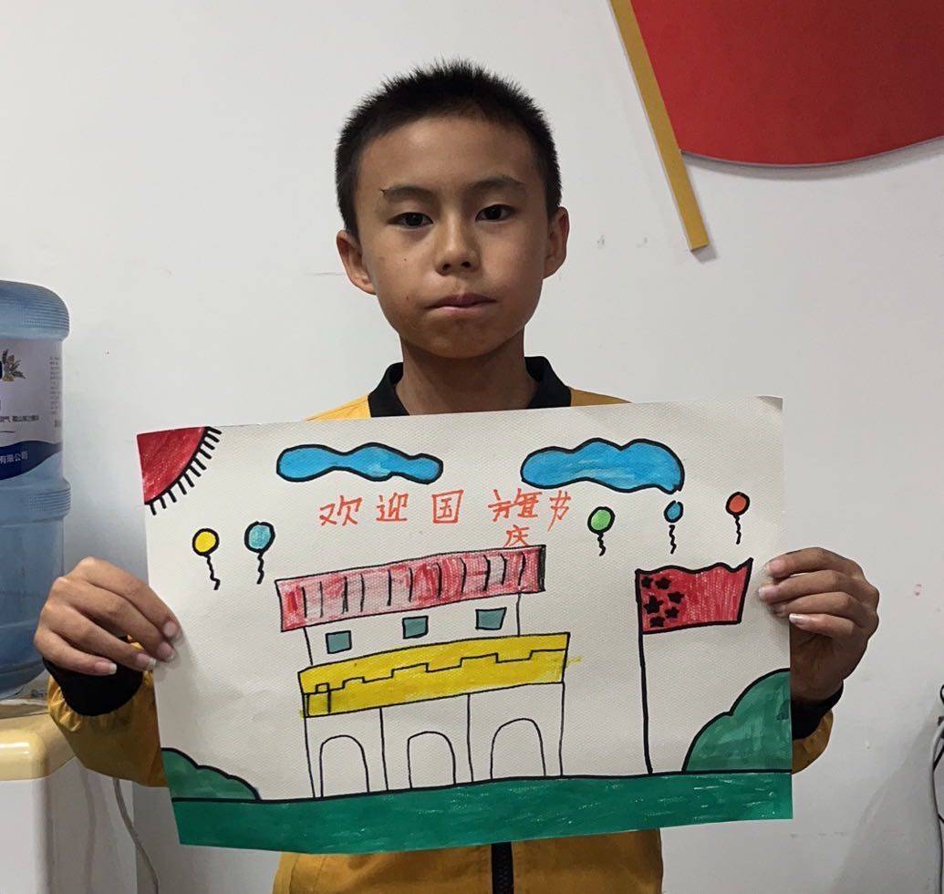 小手绘国旗,童心迎国庆"特色活动