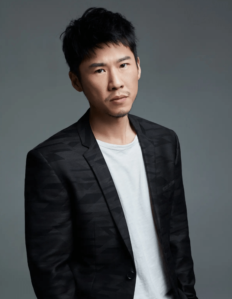 演员王骁:母亲是影后王馥荔,父亲是导演王群,能走红全靠自己_父母