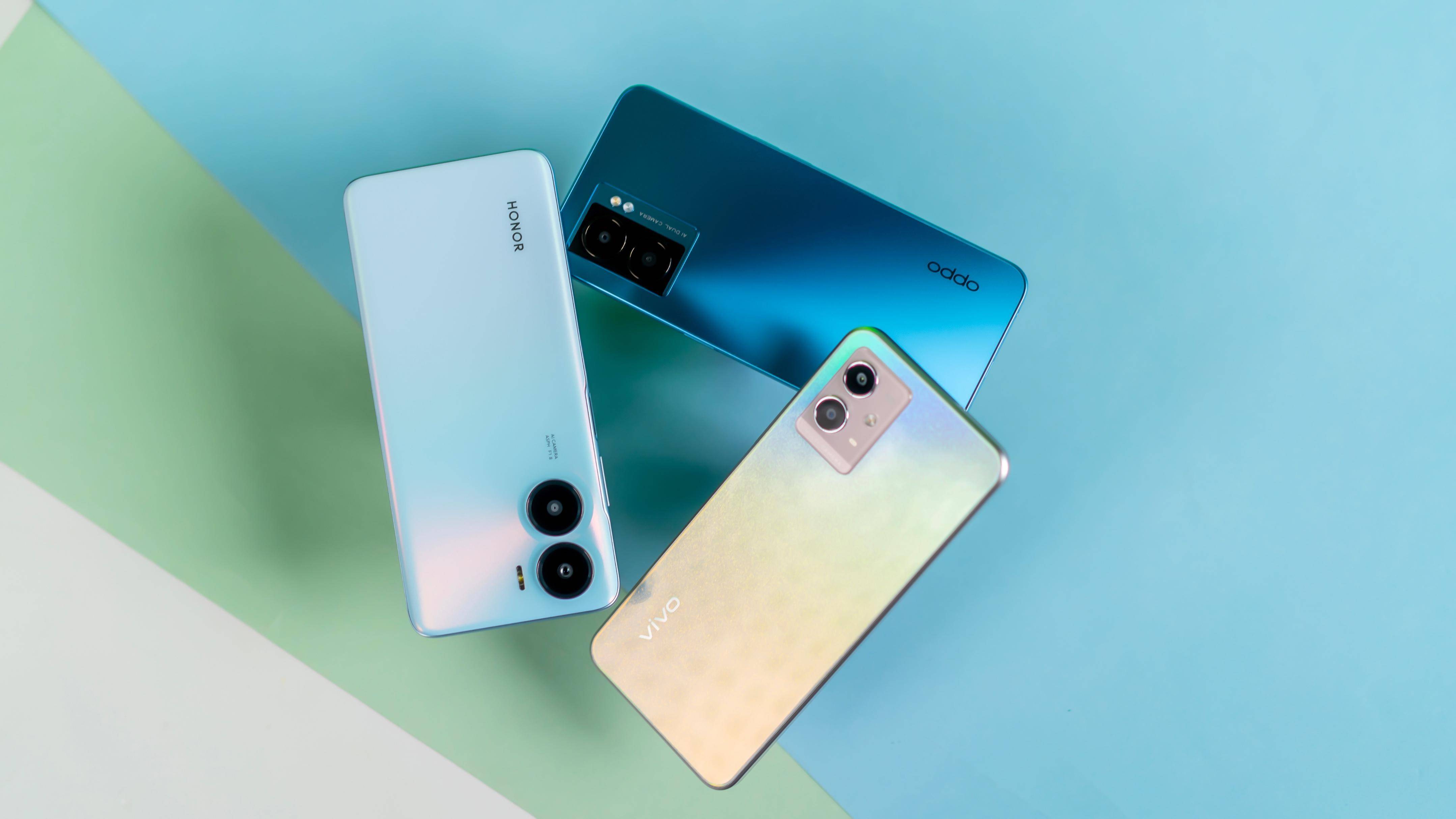 在1500元左右这个价位段下,无论是荣耀畅玩40 plus,oppo a57,还是vivo