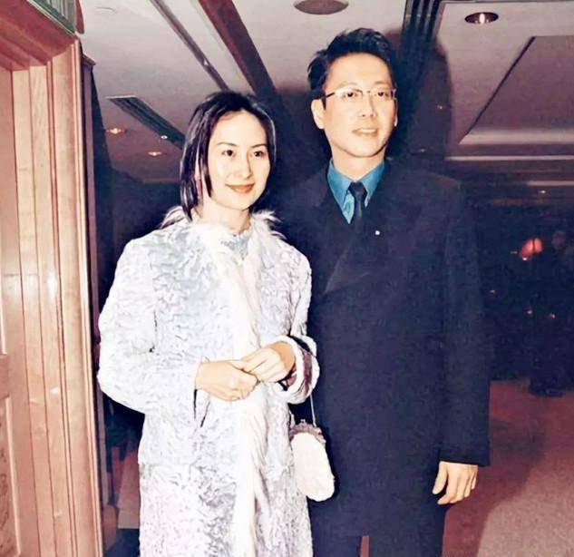 57岁何超琼接棒何鸿燊,唯爱陈百强被迫嫁许晋亨,不忠诚反抗豪门婚姻